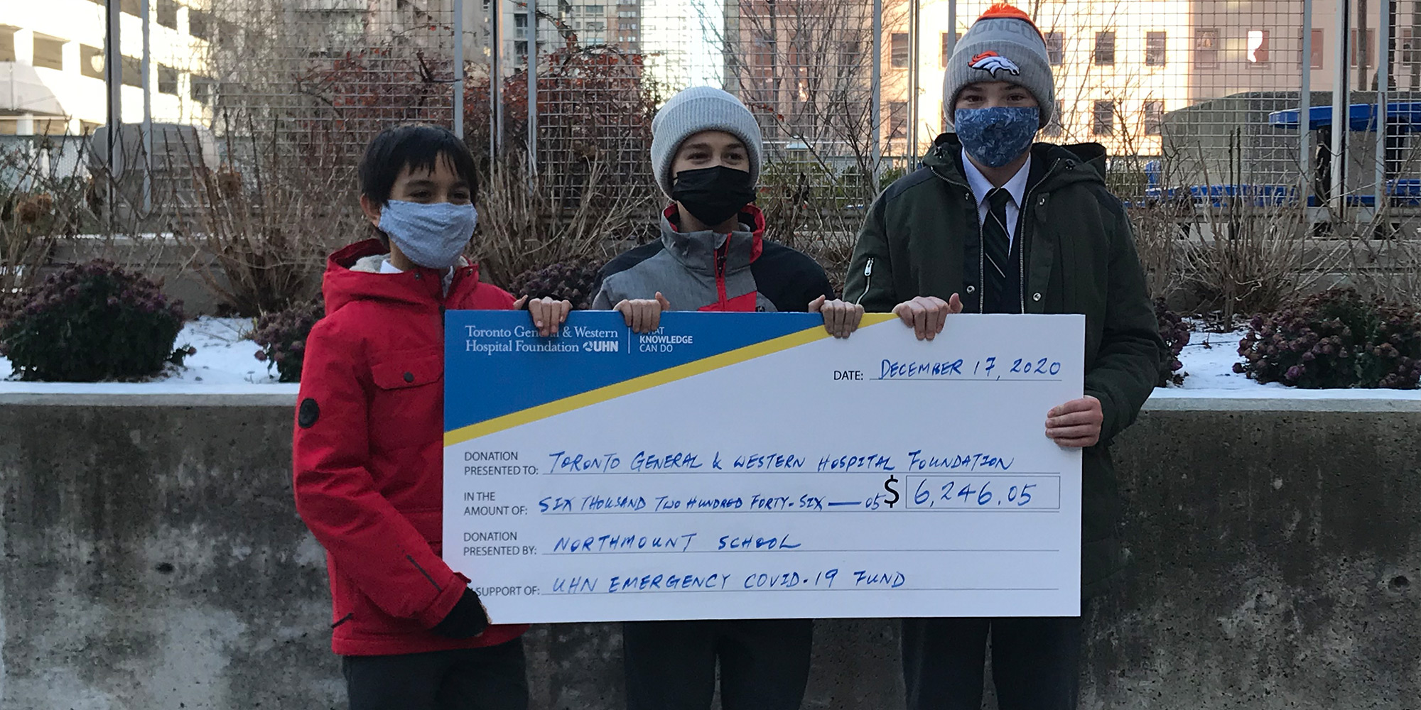 Student-run walkathon raises thousands to support UHN (image: students from Northmount present cheque)